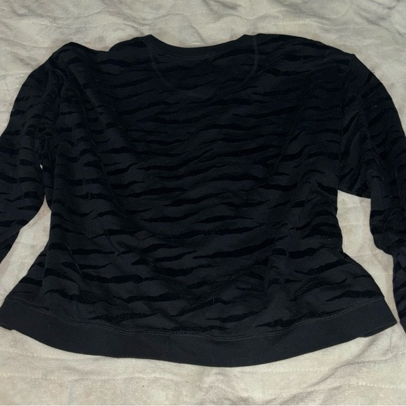 Time and tru Black and grey tiger print sweater - Picture 7 of 7
